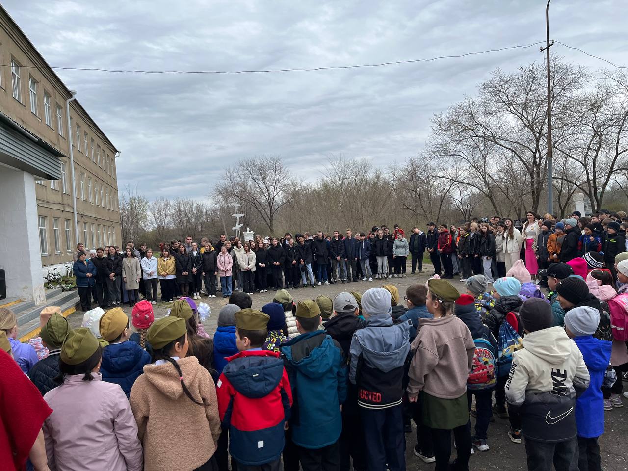 Торжественная линейка, посвященная 79-ой годовщине со Дня Победы в Великой Отечественной войне..